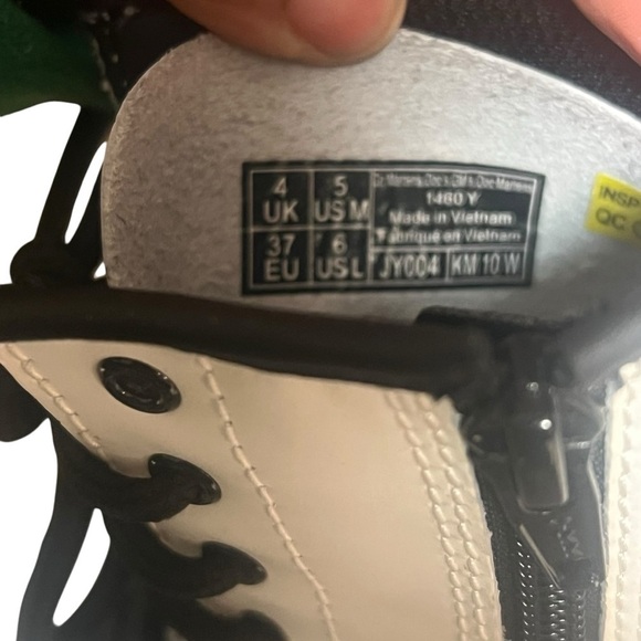 Dr. Martens boots White and Black Lace-Up Boots size 5 - Picture 13 of 13